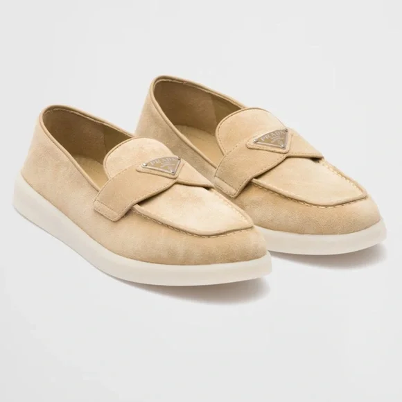 ローファー・オックスフォード PRADA Camel Suede Loafers PRADA Suede Buckle Kitten Heel Loafers 35.5 | eBay
